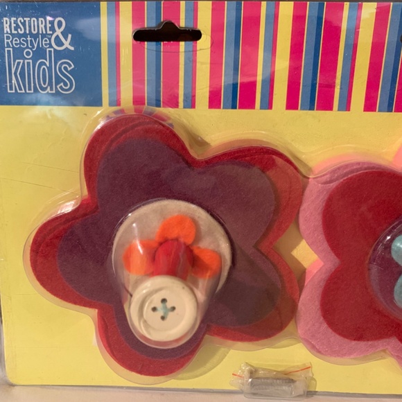 Restore & Restyle Kids Flower Wood Wall Pegs - 2 Sets - Picture 5 of 9